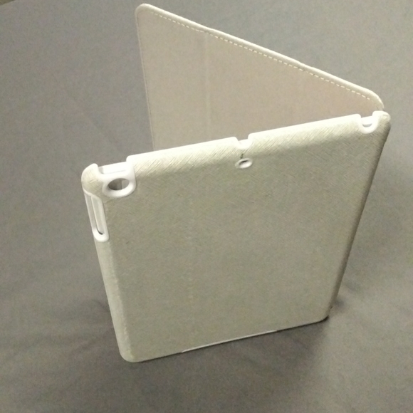 The Joy Factory SmartSuit - Ultra Slim Snap On Stand/Case with Wake/Sleep Cover - Picture 2 of 4